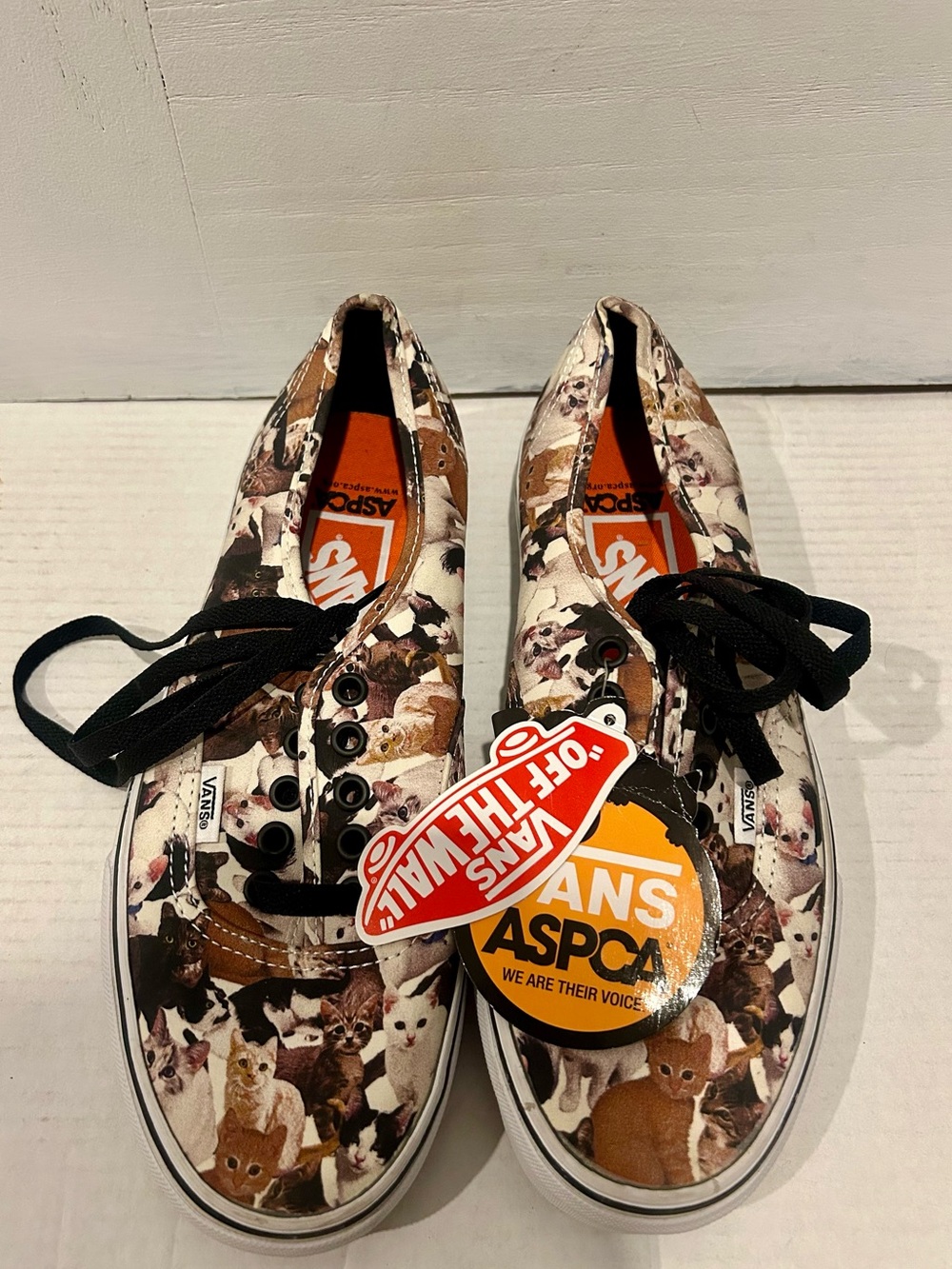 Vans Women’s Low-Top Canvas Sneakers - Cream & Brown Cat Print - Picture 3 of 5